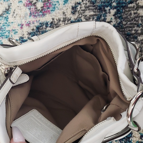 GUC White Coach Bag - Picture 5 of 12